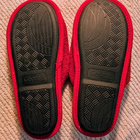 NEW Red Christmas smiley face slippers - Picture 2 of 3